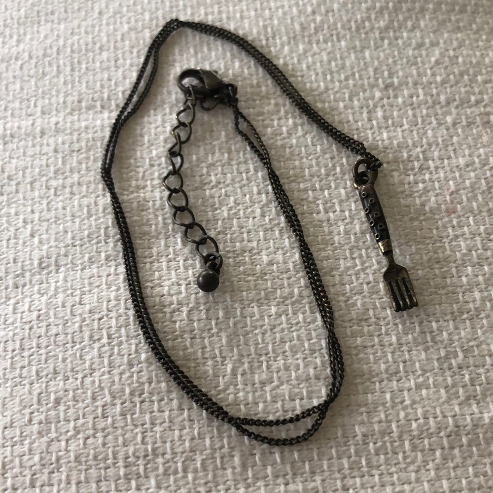 Adorable and simple fork necklace.